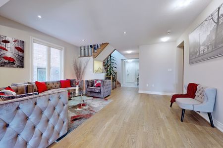 For Lease - 86 Briarfield Avenue, East Gwillimbury, Ontario - Photo 2