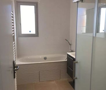 POMPIGNAC - MAISON 3 CHAMBRES AVEC JARDIN ET ABRI GARAGE - Photo 4