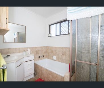 Low-Set Brick Unit Just 25m from the Water - East of Oxley! - Photo 6