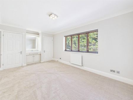 4 bedroom detached house to rent - Photo 4