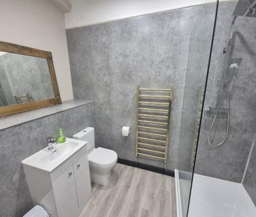 1 bedroom in a flat share to rent - Photo 5