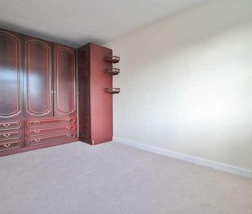 Copperfield, Chigwell, IG7 - Photo 2