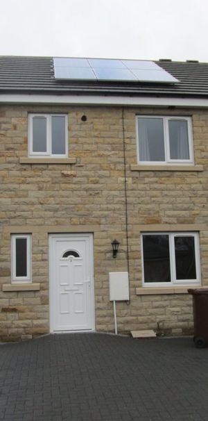 3 bed Town House - To Let - Photo 1