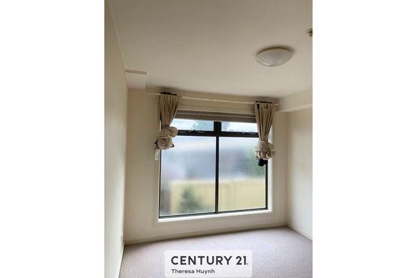 - Modern Apartment in Central Springvale - Photo 1