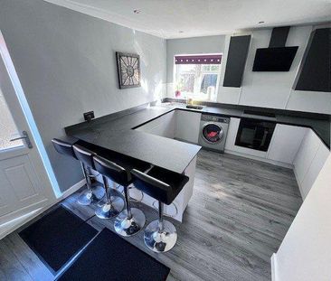 2 bedroom end of terrace house to rent - Photo 3