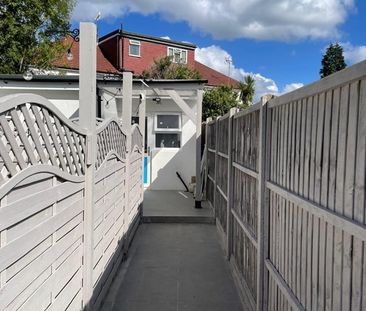 Studio Flat, Pinner Road, HA2 - Photo 2