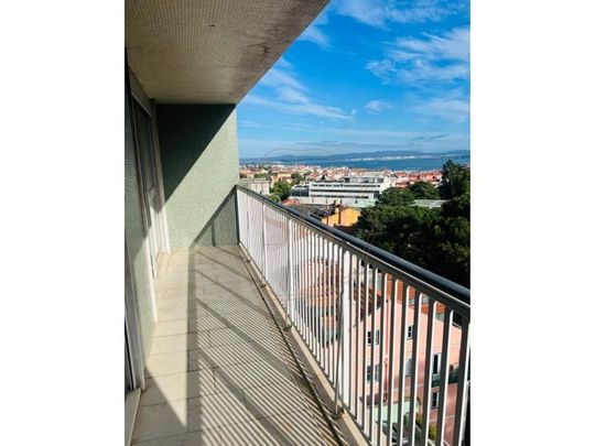 Luxury Flat for rent in Amoreiras (Sao Mamede), Lisbon - Photo 1