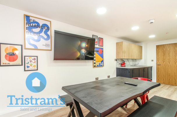 6 bed Apartment for Rent - Photo 1