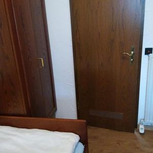 Möbliertes Einzelzimmer mit eigenem Bad & WC – ruhig & privat - Photo 2