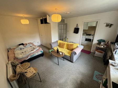 Studio to rent - Photo 2