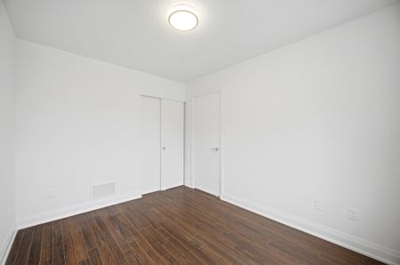 For Lease - 20 Peartree Court, Barrie, Ontario - Photo 2