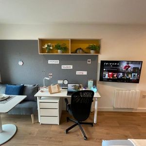 1 bedroom private hall to rent - Photo 2