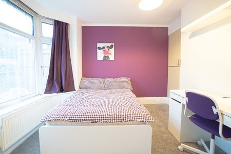 6 Bed Detached House, Sirdar Road, SO17 - Photo 4