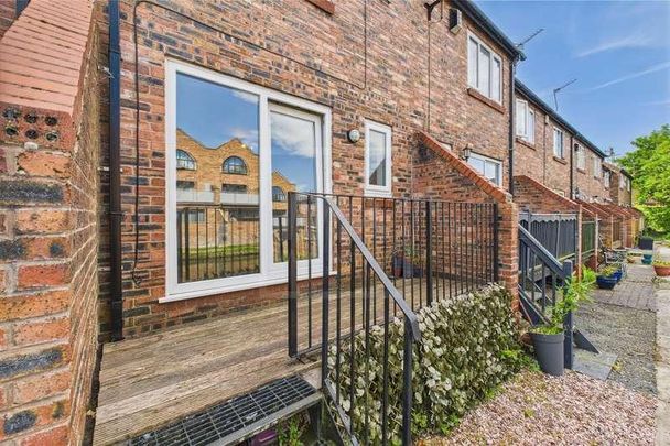 Birchdale Road, Appleton, Warrington, WA4 - Photo 1