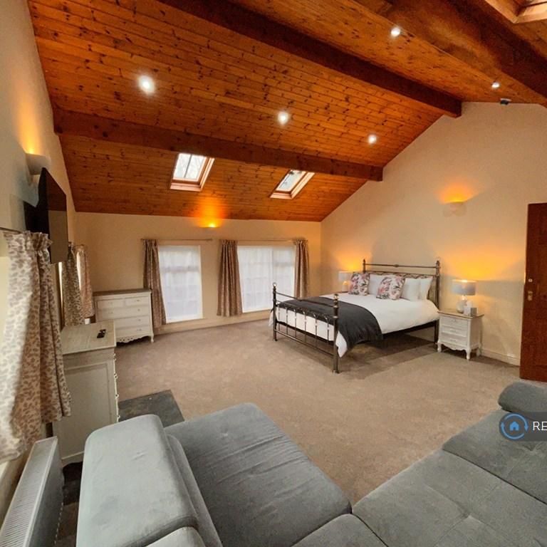4 bedroom detached house to rent - Photo 1