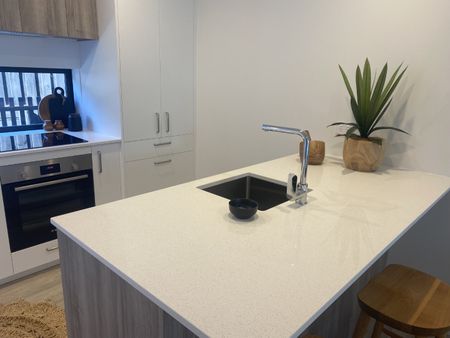 Beautifully Near New Townhouse - Greerton - Photo 2