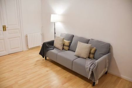 Carrer de Roger de Llúria, Barcelona, Catalonia 08037 - Photo 3