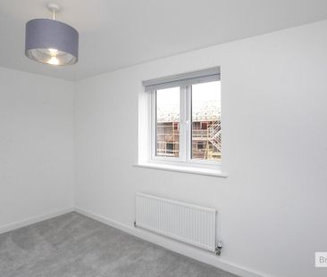 2 bedroom semi-detached house to rent - Photo 4