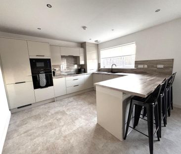 3 bedroom semi-detached bungalow to rent - Photo 5