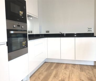 9 Lakeside Drive, London, NW10 - Photo 4