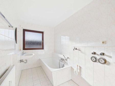 Sonnige 2-Raum-Wohnung mit Balkon in Auerbach - sofort bezugsbereit - Photo 4