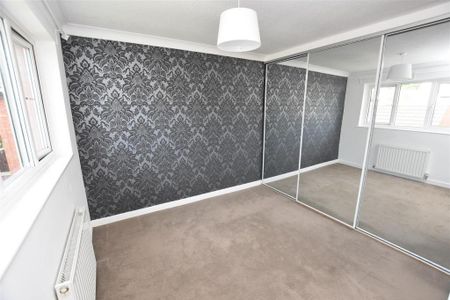 3 bedroom end of terrace house to rent - Photo 3