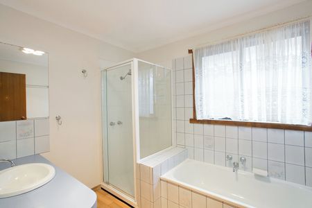 Three Bedroom, Two Bathroom, Two Living in Quiet Location - Photo 5