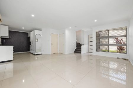 2/64 Kitchener Street, Coorparoo. - Photo 5