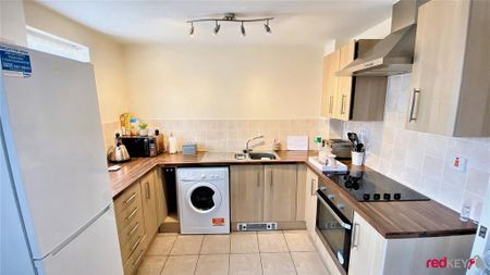 2 bedroom flat to rent - Photo 4