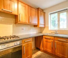 2 BEDROOM House - Mid Town House - Photo 2