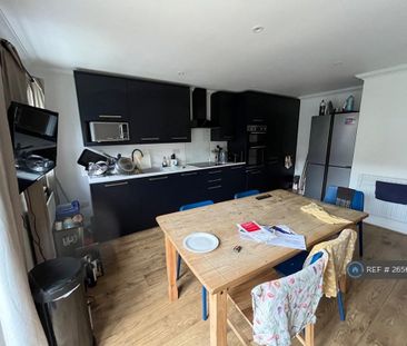 1 bedroom in a house share to rent - Photo 6