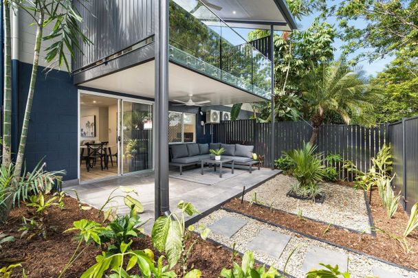 REFRESHED AND REJUVENATED! REMODELLED, HIGH SPEC, SMITHFIELD UNIT! - Photo 1