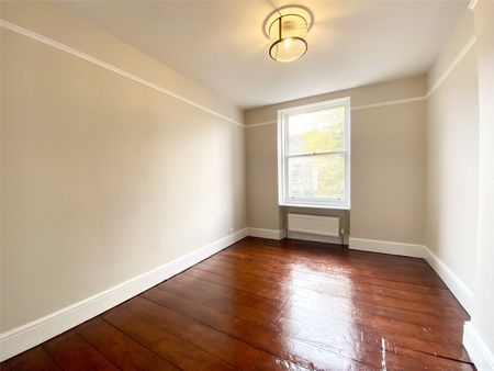 2 Bedroom - Photo 2