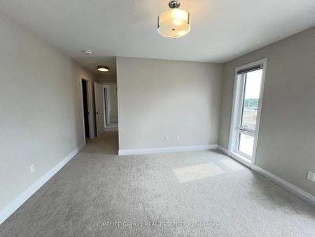 Condo Townhouse For Lease | E9231461 - Photo 2