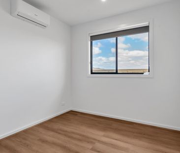 Stylish Family Living in a Prime Location - Photo 3