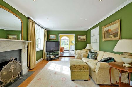 Elegant five bedroom Georgian home with gated privacy, landscaped gardens, and self-contained annexe. - Photo 2