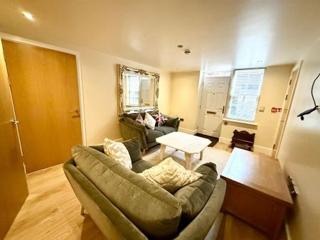2 bedroom flat to rent - Photo 2