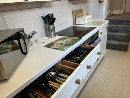 Room 6, 25 Springfield Road, Guildford, Surrey GU1 4DW - Photo 4