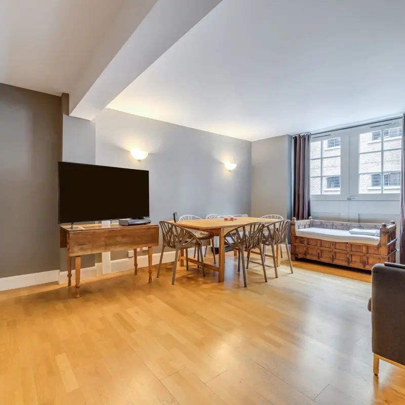 3 bedroom flat in 18 Gainsford Street - Photo 1