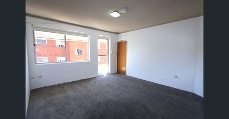 Renovated two bedroom unit within walking distance to West Ryde Station & Shops - Photo 4