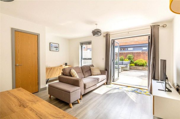 3 bedroom terraced house to rent - Photo 1