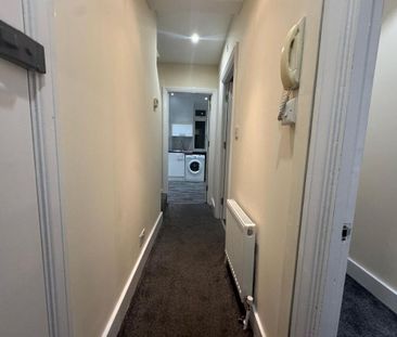 3 bedroom flat to rent - Photo 6