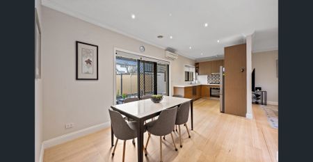 Spacious 3 Bedroom Unit with Double Garage & Private Courtyard - Photo 4