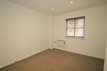 2 bedroom ground floor flat to rent - Photo 4