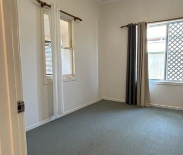 Perfect Location 3 bedroom house - Photo 5