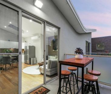 Contemporary Beachside Living - Photo 3