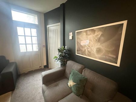 1 bedroom in a house share to rent - Photo 2