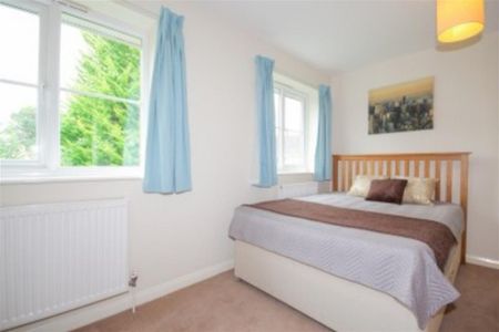 4 bedroom semi-detached house to rent - Photo 5