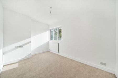 End Of Terrace House to rent - Prince Rupert Road, London, SE9 - Photo 3