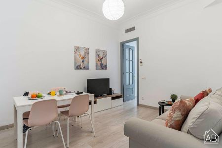 Central 3 Bedroom Apartment with Balcony in Eixample - Photo 3